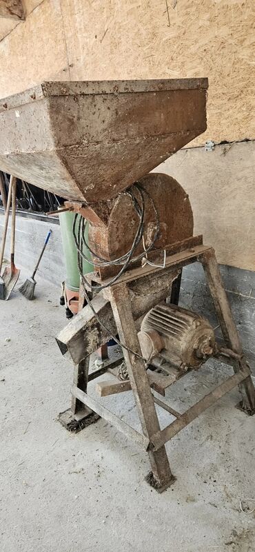 универсальная дробилка: Продаю зернодробилка в Беловодском