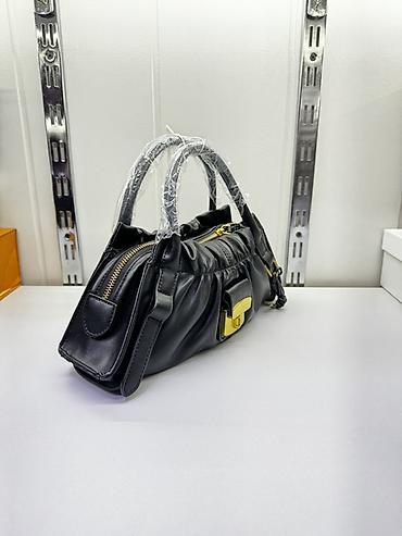 мужские кожаные барсетки бишкек: Классическая сумка, Marc Jacobs, Материал: Экокожа, Застежка на молнии, Женские, Новый — 6