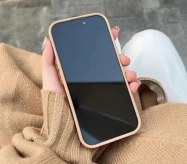 12 pro mac: IPhone 14 üçün şık qoruyucu qab – bej rəngli, məxməri teksturalı arxa — 7