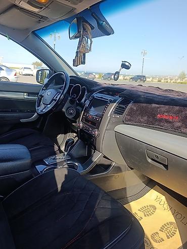 kia masinlari: Kia Sorento – ağ rəngli, şəhər və uzun məsafələr üçün rahat və geniş — 4
