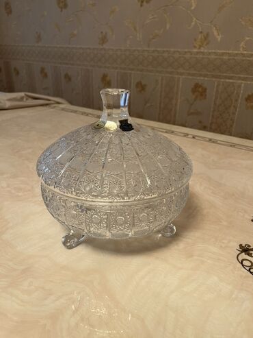 col divar boyalari: Kristal süfrə dəsti - Zərif naxışlı, kəsim ornamentli iri kristal