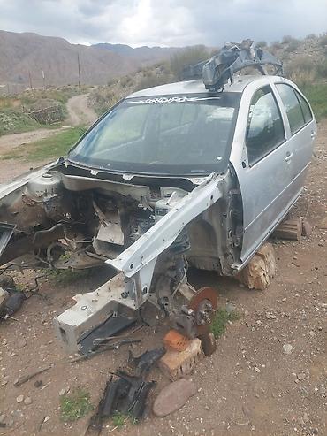 cd 70: Автомобиль Volkswagen bora седан, выполненный в серебристом цвете — 9