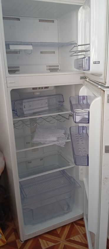 Кухонные комбайны и измельчители: Новый 2 двери Beko Холодильник Продажа, цвет - Белый