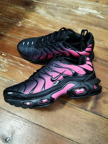 Patike: Velicine od 36 do 41 Nike Air Max Plus (Tn) patike – crno/roze prelaz — 1