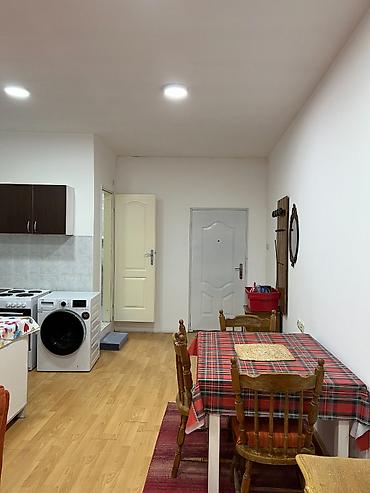 hotel zemun: Izdajem stan u ulici Nikole Grulovica 4b u centru naselja. Stan je — 5