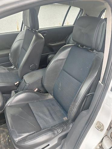 Renault: Renault Mégane II, bele boje, hečbek sa 5 vrata. Pogonsko rešenje sa — 14