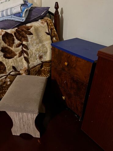 Masa və oturacaq dəstləri: Qonaq otağı üçün, İşlənmiş, Açılmayan, Kvadrat masa, 4 stul — 10