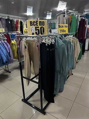 Вешалки: Вешалка для одежды 
В длину 2м
В ширину 1м
В высоту 1.6м — 2