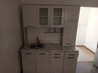 кухонные шкафы дешево: Срочно продаю компактный кухонный гарнитур идеально подходит для