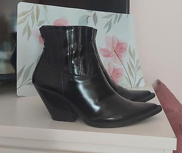 deichmann ugg srbija: Zara Crne ženske kožne kratke čizme sa potpeticom - Materijal: glatka — 2