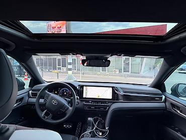 c class w204: Toyota Camry: 2025 г., 2.5 л, Автомат, Гибрид, Седан — 5