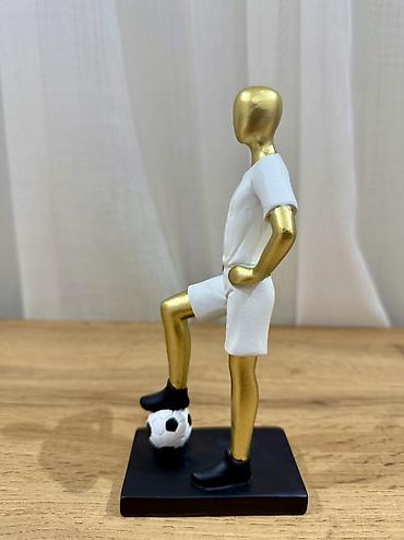 qız papaqları: 👉 Dekorativ futbolçu heykəli – futbol temalı fiqur ⚽️ Futbol temalı — 2