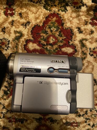 видео проектор: Видеокамера Sony, 120x digital zoom! Всё целое, комплект полный, все