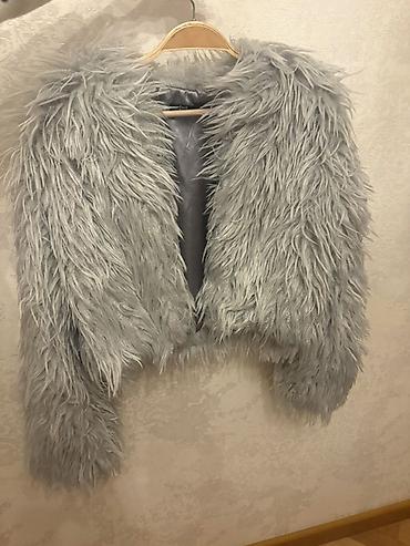 kurkalar: Boz rəngli süni kürk jaket
S razmer — 1