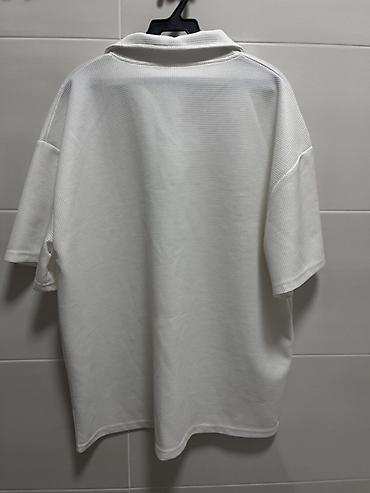 nike tech flecce: Белое поло оверсайз с коротким рукавом. Свободный крой, спущенная — 2