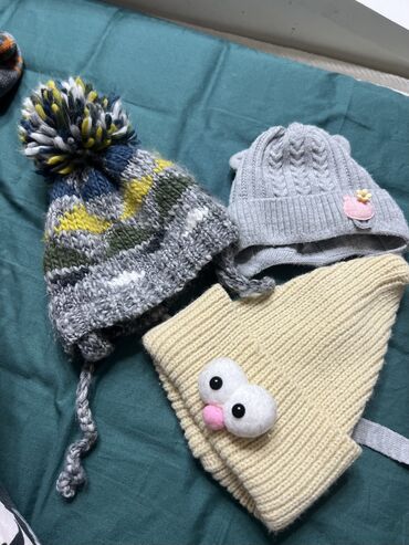 новогодние детские костюмы: Продам шапочки детские На возраст с 3 до 6 месяцев И детский