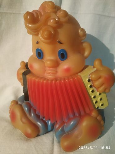 детский игрушек: Продаю редко встречающиеся советские куклы. Материал- мягкая резина. В