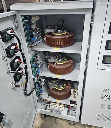 abb: Стабилизатор напряжения, Трехфазные — 3