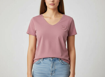 hello kitty bluzy: Beloved, Women`s T-shirt, size XL