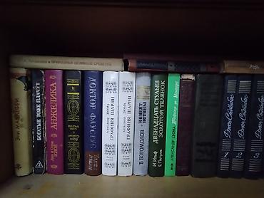 Книжные шкафы: Продаю книги оптом и в розницу. Прошу 30 сом за книгу. Оптовым — 4