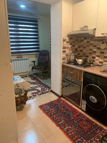 Uzunmüddətli kirayə mənzillər: Nərimanov metrosu yaxınlığında 5 mərtəbəli binanın 5-ci mərtəbəsində 2 — 10