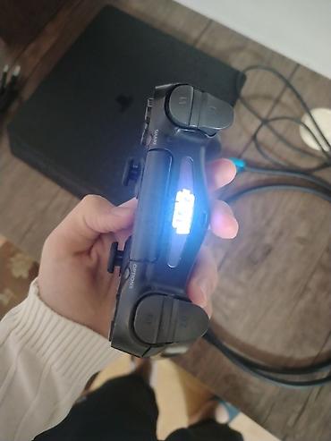 diş: PlayStation 4 Slim oyun konsolu paketi Komplekt: - PS4 Slim konsolu — 2