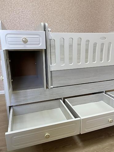 Beşiklər: Oğlan və qız üçün, Yeni, Dördbucaq, Beşik, Dəstsiz, Matras ilə, Yellənmə mexanizmsiz — 6