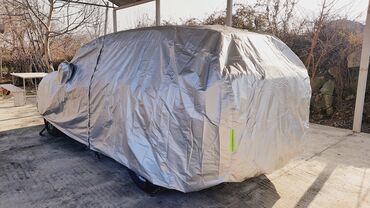 Toyota: Toyota RAV4 – ağ rəngli, modern dizaynlı krossover/SUV. Xarici: - — 8