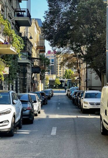 Köhnə tikili: Bakı, 3 otaqlı, Köhnə tikili, m. 28 may, 120 kv. m — 2