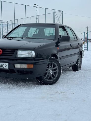 Volkswagen: Volkswagen Vento: 1994 г., 1.8 л, Механика, Седан — 10