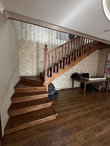 Продажа коттеджей и домов: 📍 Дареги: Сары-Өзөн көчөсү 📐 Жер аянты: 5,7 соток 🏠 Үйдүн өлчөмү: 15 × — 5