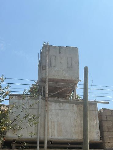 kapron çən: Demir su çəni və metal dayaqlardan ibarət komplekt - Material — 1