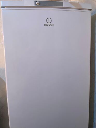 Холодильники: Холодильник Indesit, Б/у, Двухкамерный, De frost (капельный), 60 * 180 * 64