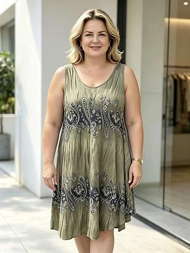 eu 54: 06. Haljina za punije
2XL 3XL 4XL
Cena : 2.600 dinara H — 3
