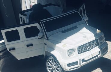 купить коляску анекс бу: Mercedes-Benz G-Class modelinə oxşar ağ rəngli uşaq elektrik
