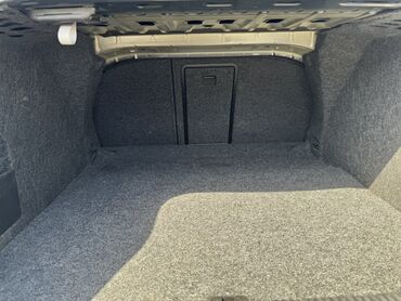 Volkswagen: Volkswagen Passat: 2 l | 2010 il Sedan — 9