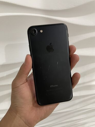 Apple iPhone: IPhone 7, Б/у, 32 ГБ, Черный, Чехол, 100 %