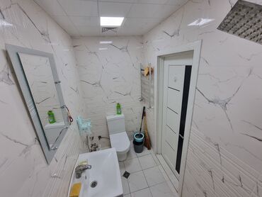 Uzunmüddətli kirayə mənzillər: - Çoxmərtəbəli yaşayış kompleksində mənzil. - Geniş, səliqəli həyət — 22