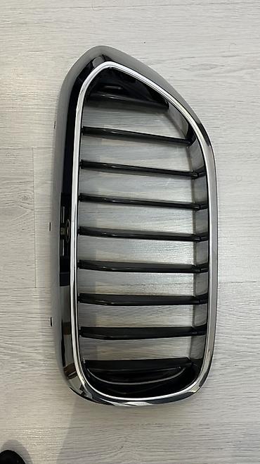 06 abirsofka: BMW G30ön radiator barmaqlığı (sağ/sol tək hissə),ustden cixmaideal — 2