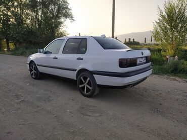 пассат 1992: Volkswagen Vento: 1992 г., 1.8 л, Механика, Бензин, Седан