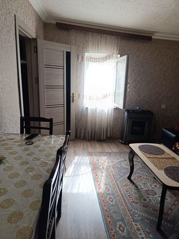 Uzunmüddətli kirayə mənzillər: 2 otaqlı mənzil – mətbəx və qonaq otağı mebellə Təsvir: - İşıqlı — 2