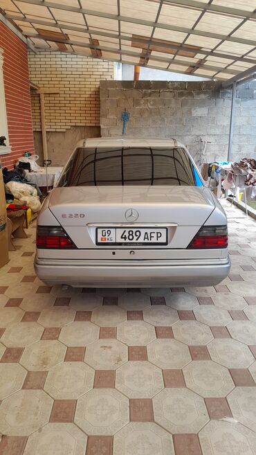 я ищу мерседес: Mercedes-Benz 220: 1994 г., 2.2 л, Механика, Бензин, Седан