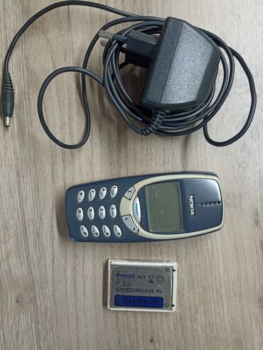 Mobilni telefon Nokia 3310,sa punjačem,fali nova baterija, telefon