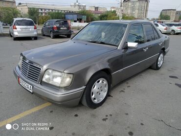 Mercedes-Benz: Mercedes-Benz 220: 1993 г., 2.2 л, Механика, Бензин, Седан