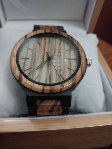 б у часы мужские: Продаю шикарные часы из дерева идеальное состояние,носил бережно,всё