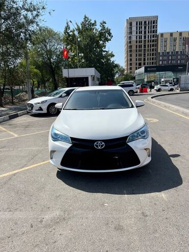 машины 2010 года и выше: Toyota Camry: 2015 г., 2.5 л, Автомат, Гибрид, Седан