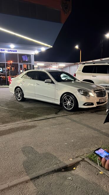 продаю в связи с переездом: Mercedes-Benz E-Class: 2010 г., 3.5 л, Автомат, Бензин, Седан