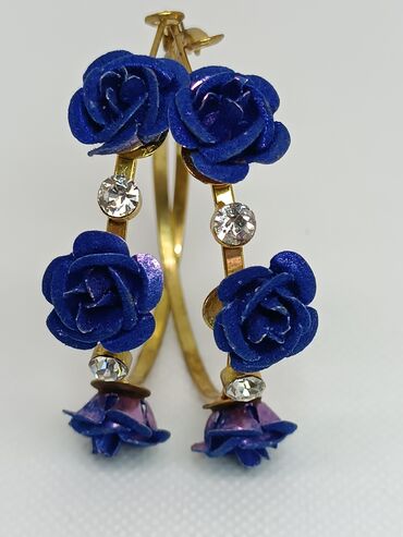 оригинальные украшения бишкек: Серьги-кольца Розы. Есть в синим и серебристом цвете (розы). Новые!