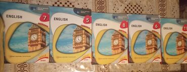 Müxtəlif siniflər üçün "English" dərsliyi təklif olunur. Bu dərsliklər