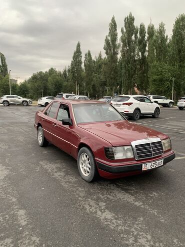 красный машина: Mercedes-Benz W124: 1990 г., 2.3 л, Механика, Бензин, Седан